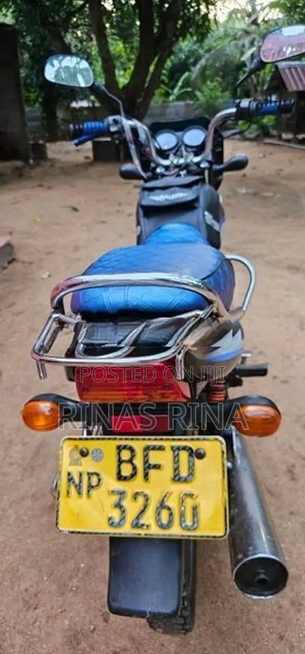 Bajaj CT100 2017