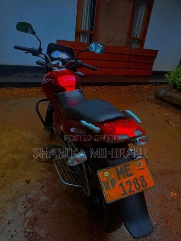 Bajaj Pulsar 180 2005