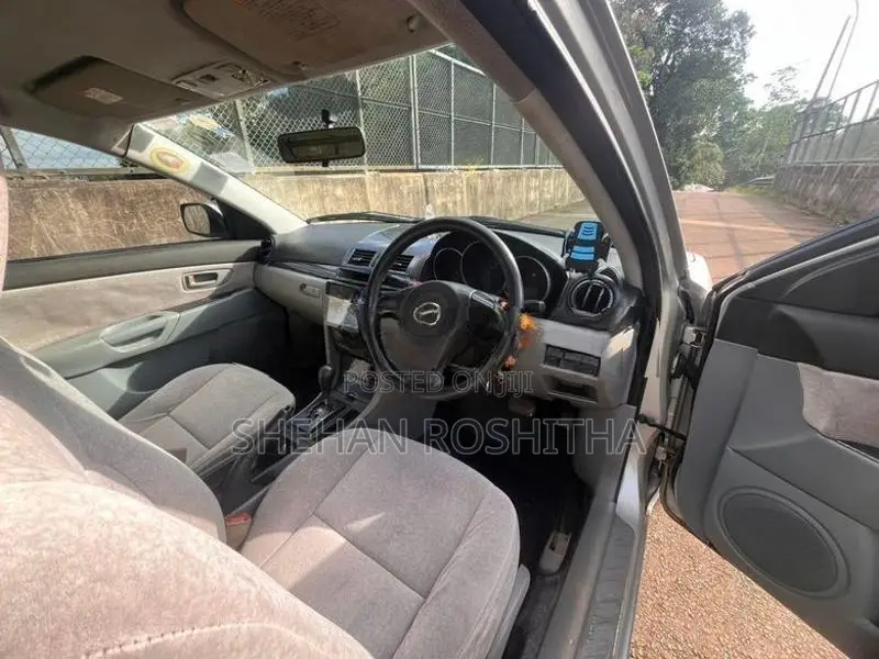 Mazda Axela 2004