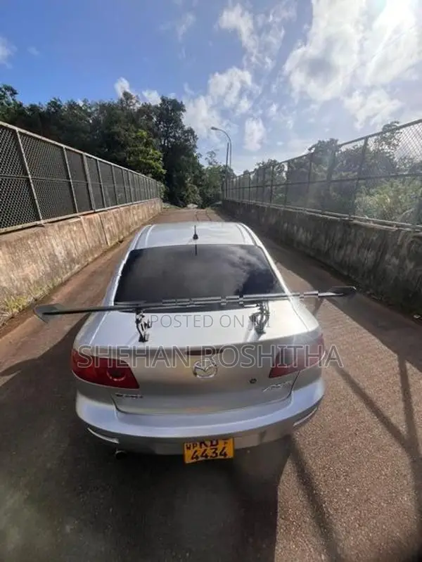 Mazda Axela 2004