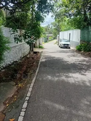 කිරිබත්ගොඩ නගරයෙන්ම පර්චස් 25ක බිම් කොටසක්