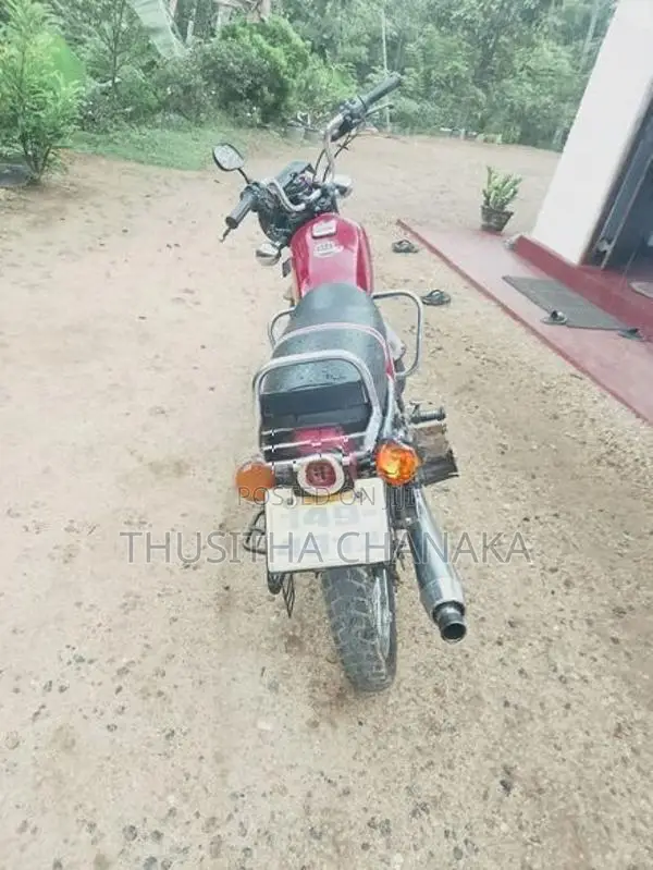 Bajaj Boxer 2000