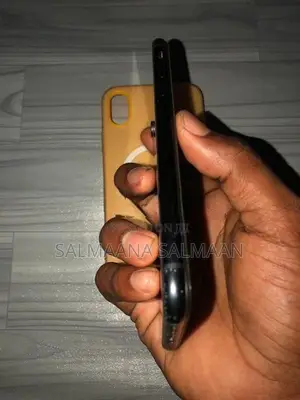 Apple iPhone XR (Used)