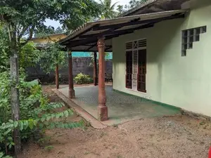 ගනේමුල්ල යාගොඩ ඉඩමේ වටිනාකමට ගෙයක්