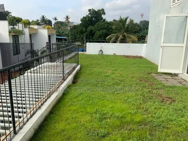 Three-Storied Modern House for Sale – Boralesgamuwa