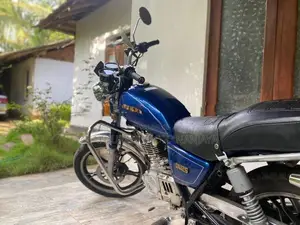 Suzuki GN 125 2000