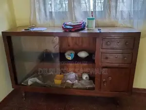 පාවිච්චි කරන එහි කැබිනට්