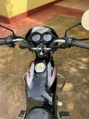 Bajaj CT100 2013