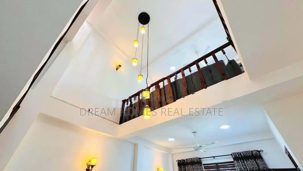 Near Colombo Rd Soler Powerd Luxury House for Sale-kesbewa