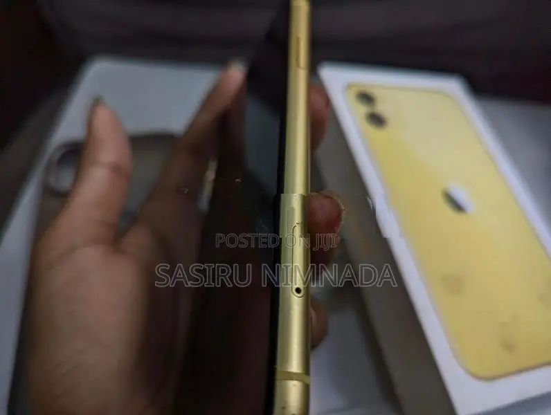 Apple iPhone 11 128GB Yellow Edition (Used)