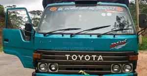 Toyota Dyna 350 ලොරි කැබින්