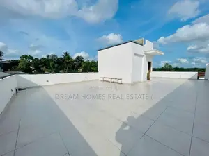 Elegant Modern Home with Roof Terrace Near Kottawa Highway