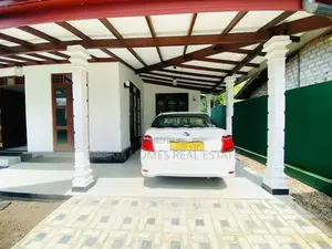 Single-Story Modern Home for Sale – Athurugiriya