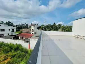 Elegant Modern Home with Roof Terrace Near Kottawa Highway