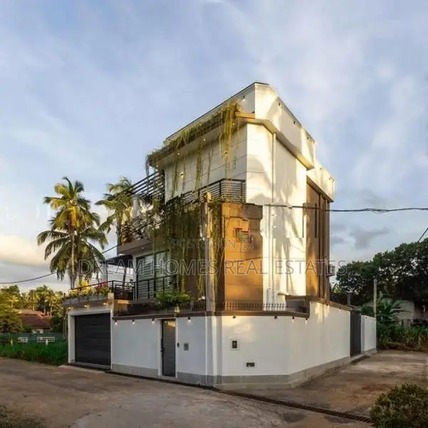 Modern and Super Luxury House in Kadawatha