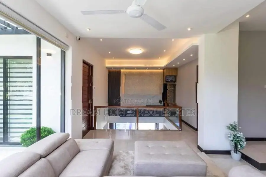 Modern and Super Luxury House in Kadawatha