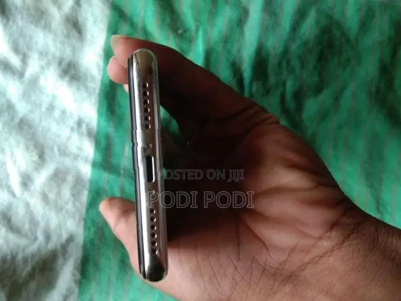 Apple iPhone X (Used)