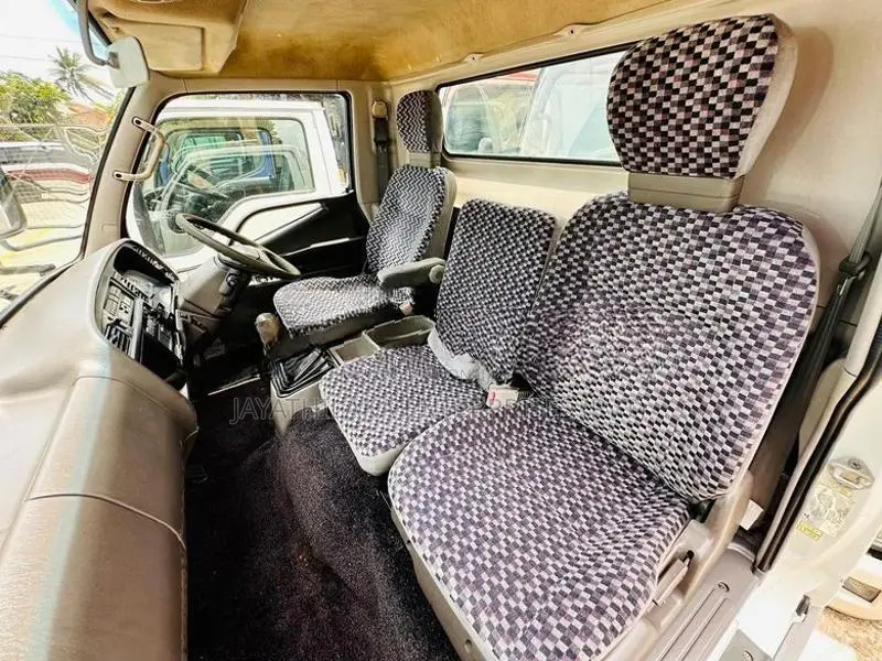 Canter Custom Wide Cabin