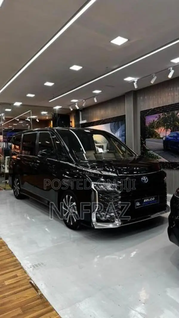Toyota Voxy 2025