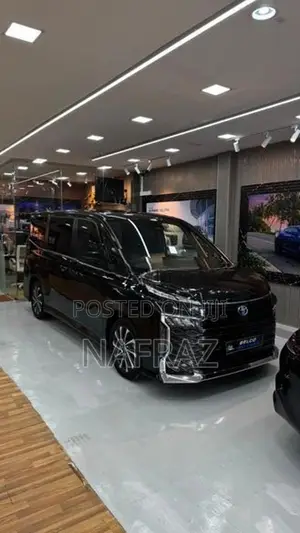 Toyota Voxy 2025