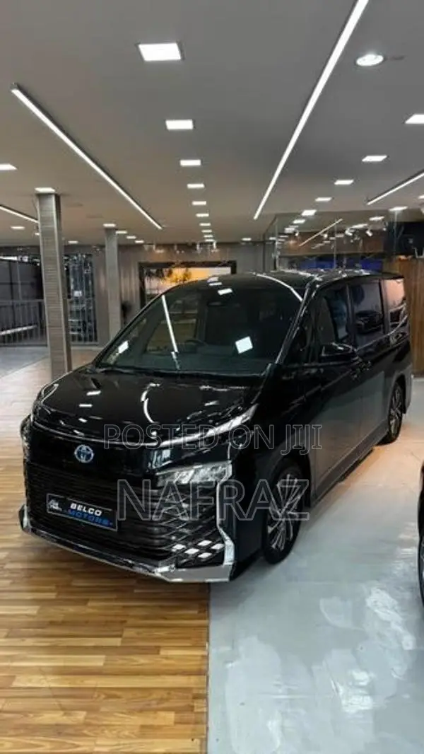 Toyota Voxy 2025