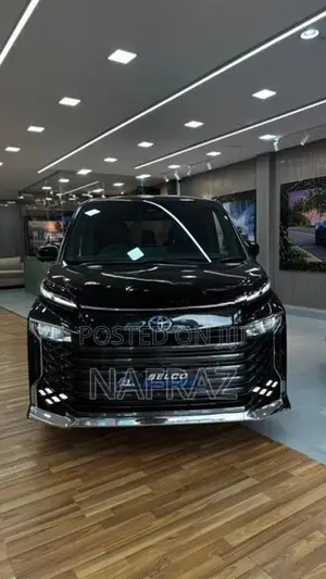 Toyota Voxy 2025