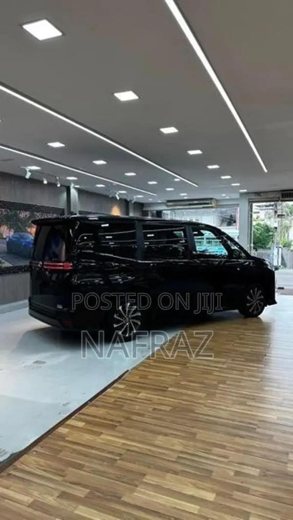 Toyota Voxy 2025