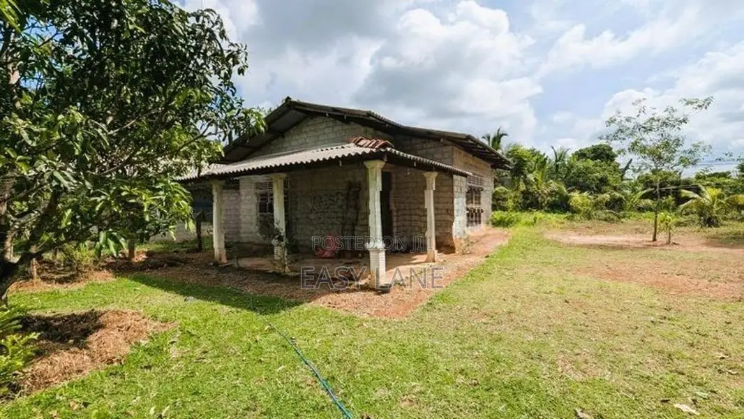 නිට්ටඹුව පර්චස් 10 සහිත වටිනා නිවස