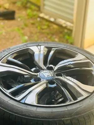 Honda Civic 17 Alloy Wheel With 235/45R17 Tire
