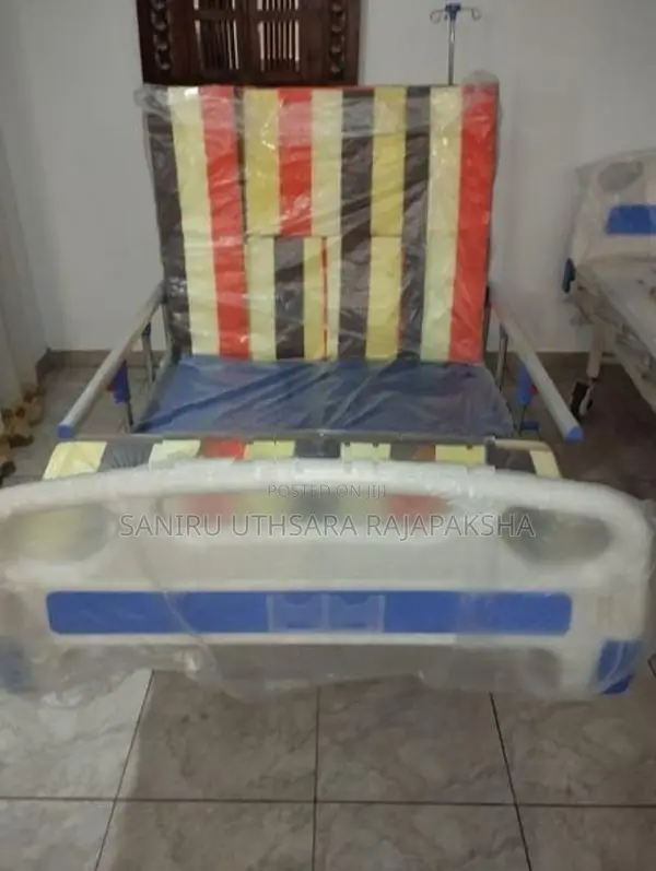 Four Function Manual Hospital Bed with Sanitory