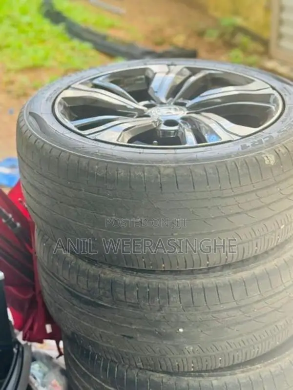 Honda Civic 17 Alloy Wheel With 235/45R17 Tire