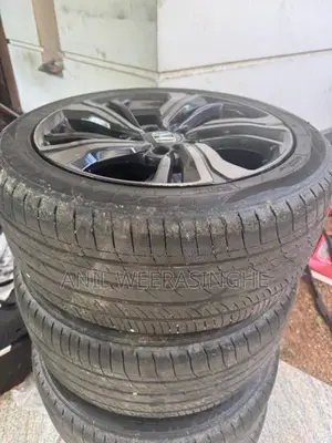 Honda Civic 17 Alloy Wheel With 235/45R17 Tire