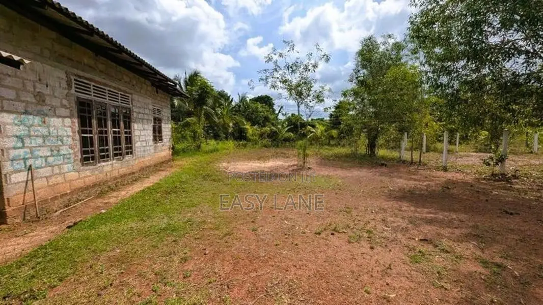 නිට්ටඹුව පර්චස් 10 සහිත වටිනා නිවස