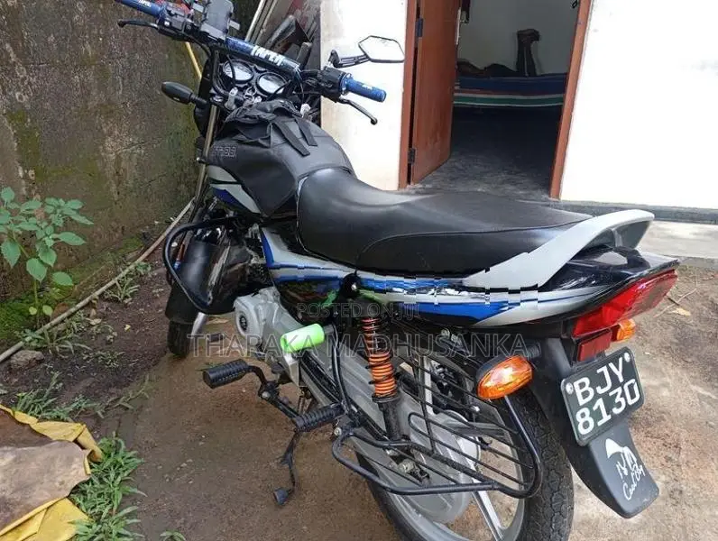 Bajaj CT100 2025