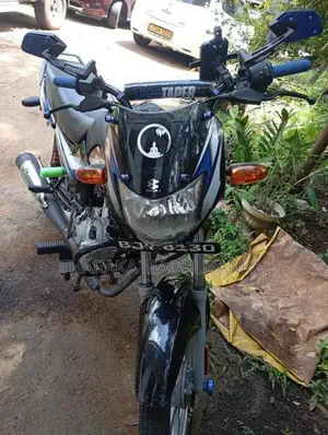 Bajaj CT100 2025
