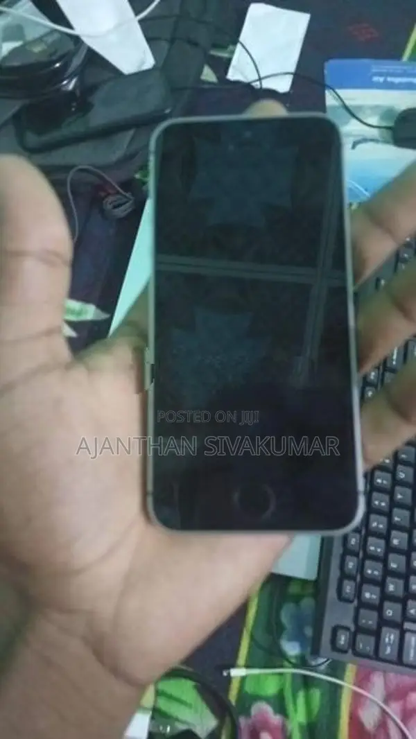 Apple iPhone SE (Used)