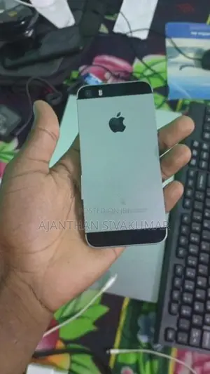 Apple iPhone SE (Used)