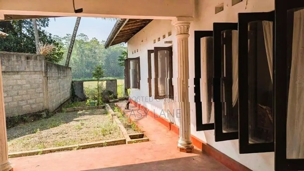 වෙල්යායට මුහුණලා වටිනා නිවසක් සහිත ඉඩමක් Gampaha