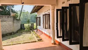 වෙල්යායට මුහුණලා වටිනා නිවසක් සහිත ඉඩමක් Gampaha
