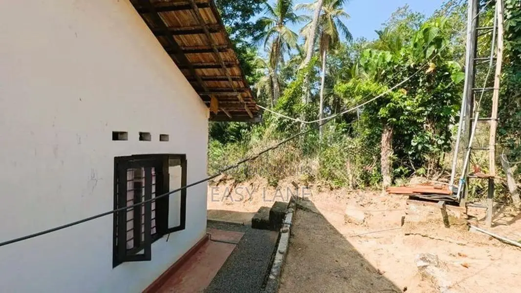වෙල්යායට මුහුණලා වටිනා නිවසක් සහිත ඉඩමක් Gampaha