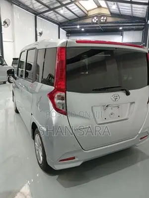 Toyota Roomy x 2023