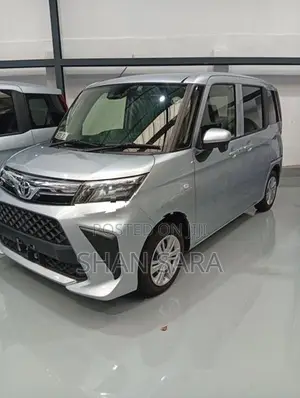 Toyota Roomy x 2023
