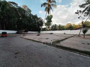 මිරිස්වත්ත හන්දියෙන් බිම් කොටස්