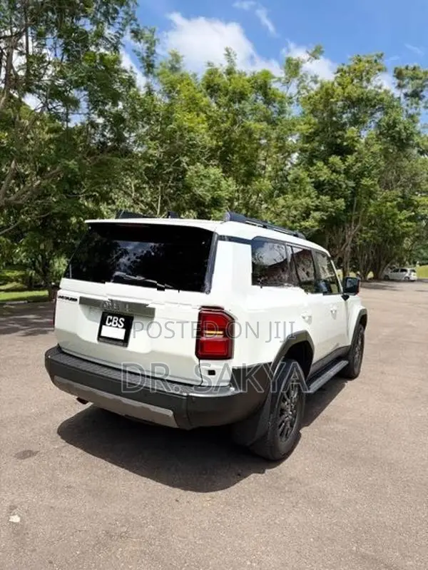 Toyota Land Cruiser Prado VX 2024