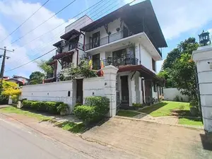 Pannipitiya 8 Bed Commercial House for Rent
