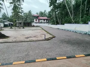 මිරිස්වත්ත හන්දියෙන්ම අගනා බිම් කොටස් කීපයක්
