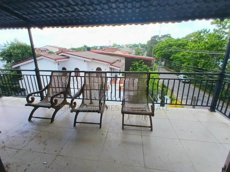Pannipitiya 8 Bed Commercial House for Rent