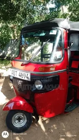 Bajaj RE 2019