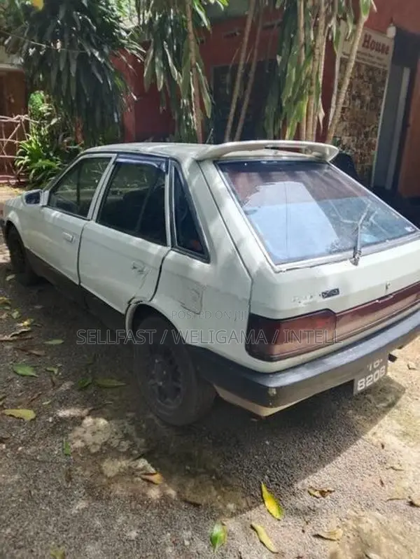 Mazda Familia 1987