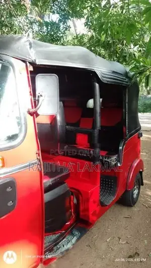 Bajaj RE 2019